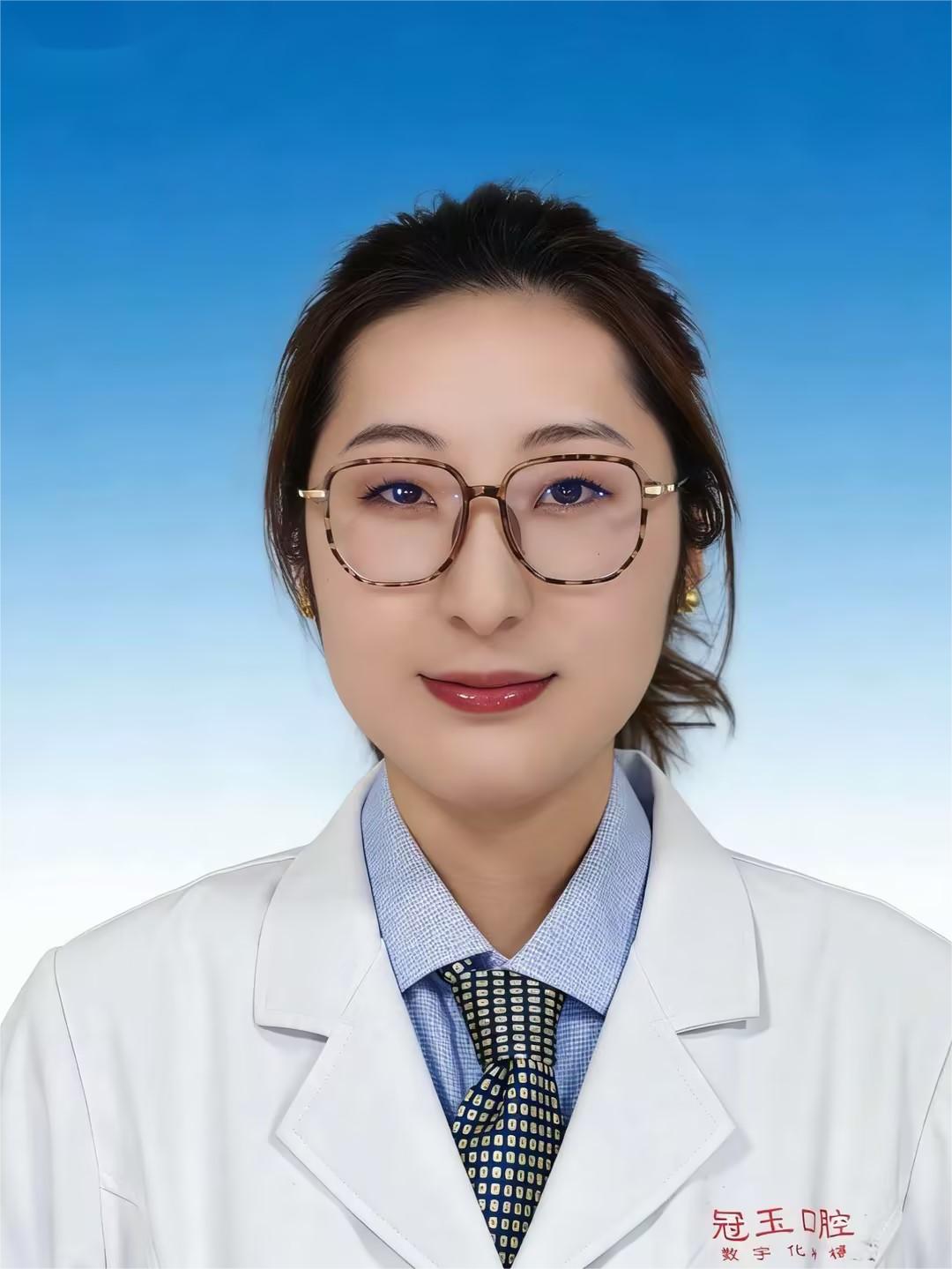 冠玉口腔医师：卢雅如