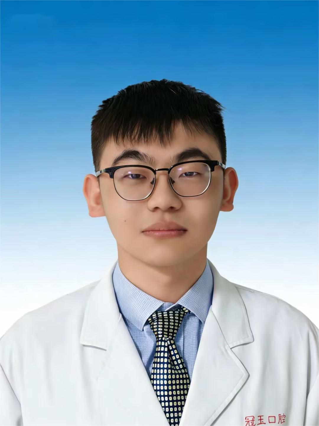 冠玉口腔医师：马博华