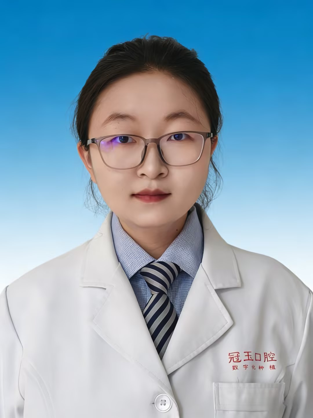 冠玉口腔医师：郭欣月
